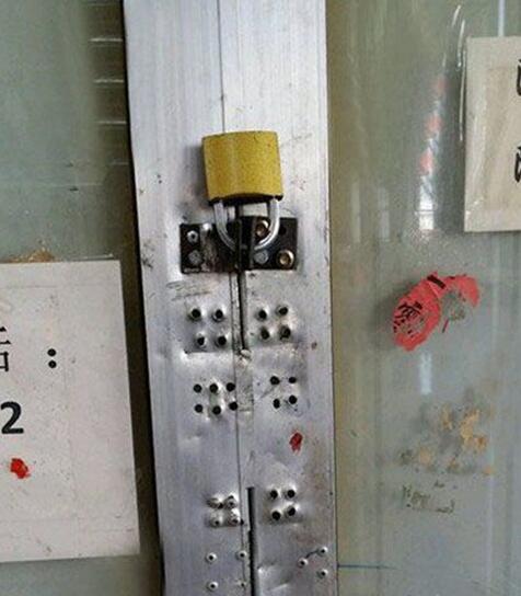 这把锁的背后，一定有很多故事器物gif搞笑图片