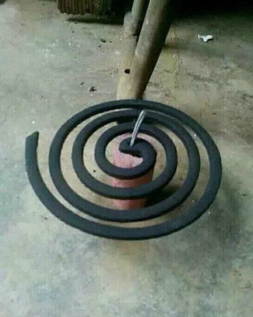 蚊香也可以当做闹钟器物gif搞笑图片