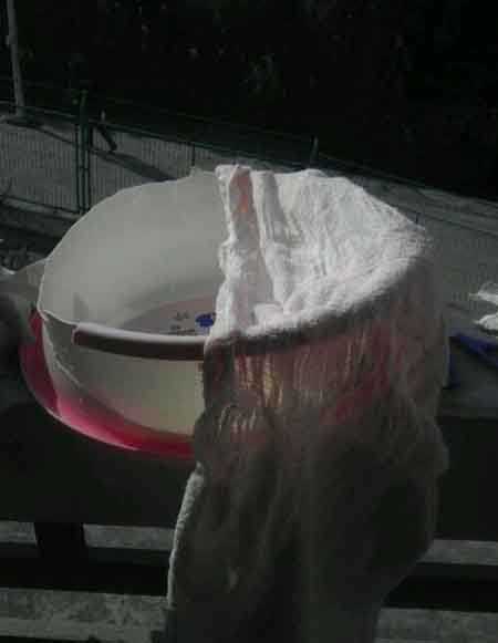 奇葩舍友的盆和毛巾器物gif搞笑图片