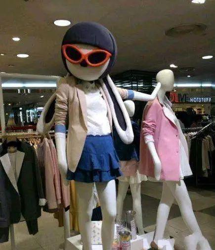 这衣服可不是一般模特能驾驭的器物gif搞笑图片