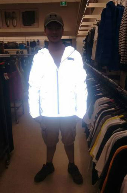 会发光的夜明上衣，贼贵了器物gif搞笑图片