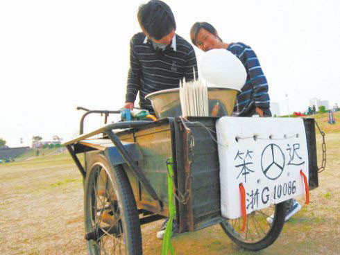 如今的我也是有豪车的人器物gif搞笑图片