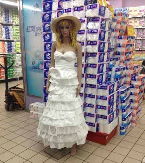 最廉价的洁白婚纱，雷倒尼姆器物gif搞笑图片