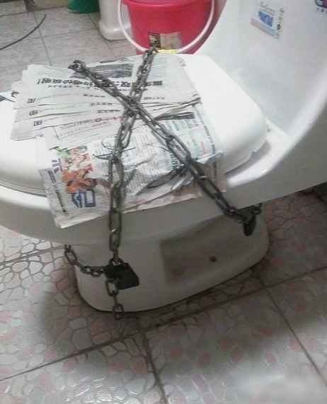 房东你几个意思？就算三百块租你房子，你吃亏了，也不用这么吧器物gif搞笑图片