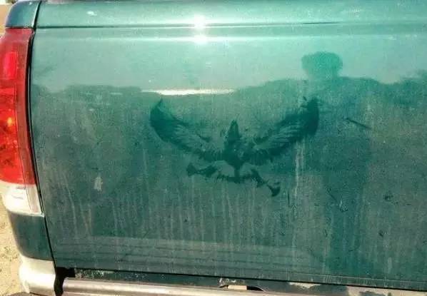 撞车事故器物gif搞笑图片