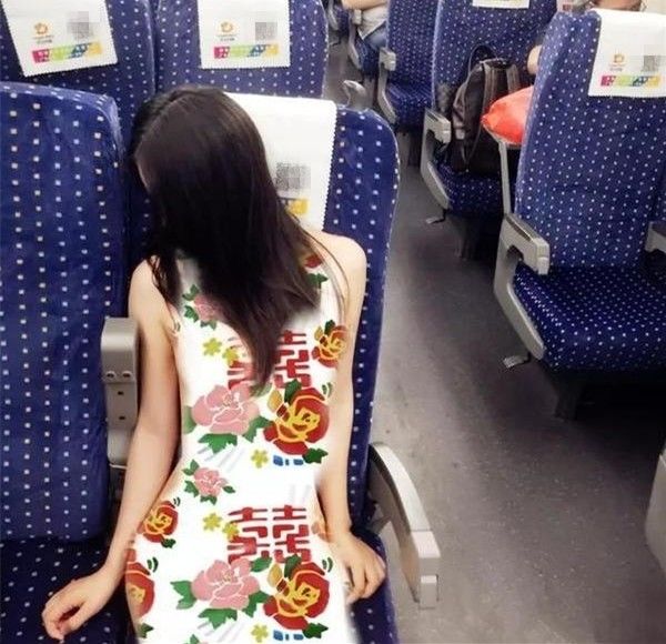 好喜庆的衣服啊器物gif搞笑图片