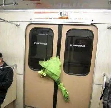 这背后有个悲伤的故事器物gif搞笑图片