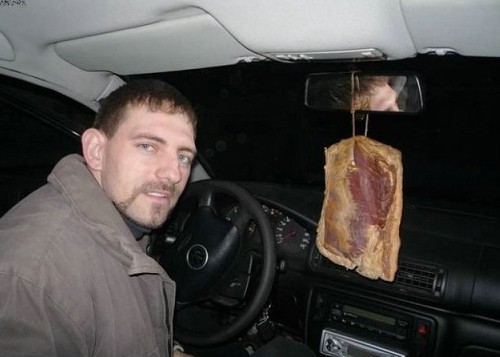 好大的一块平安符器物gif搞笑图片