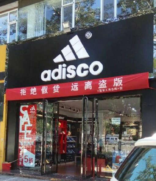 看不出这个老板还挺有正义感的器物gif搞笑图片