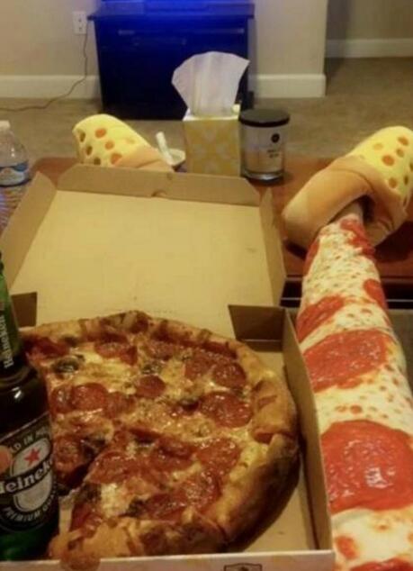 裤子和披萨更搭哦器物gif搞笑图片