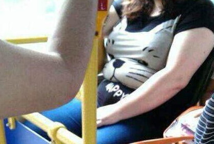 大姐，你故意的想笑死我吧？器物gif搞笑图片