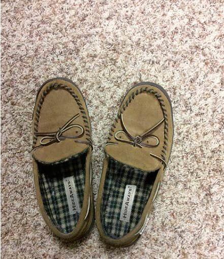 穿鞋的时候看到这一幕，有点不敢伸脚了器物gif搞笑图片