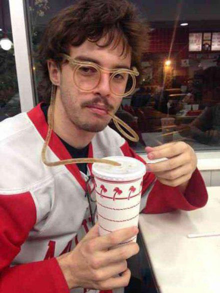 这吸管真的是太长了器物gif搞笑图片