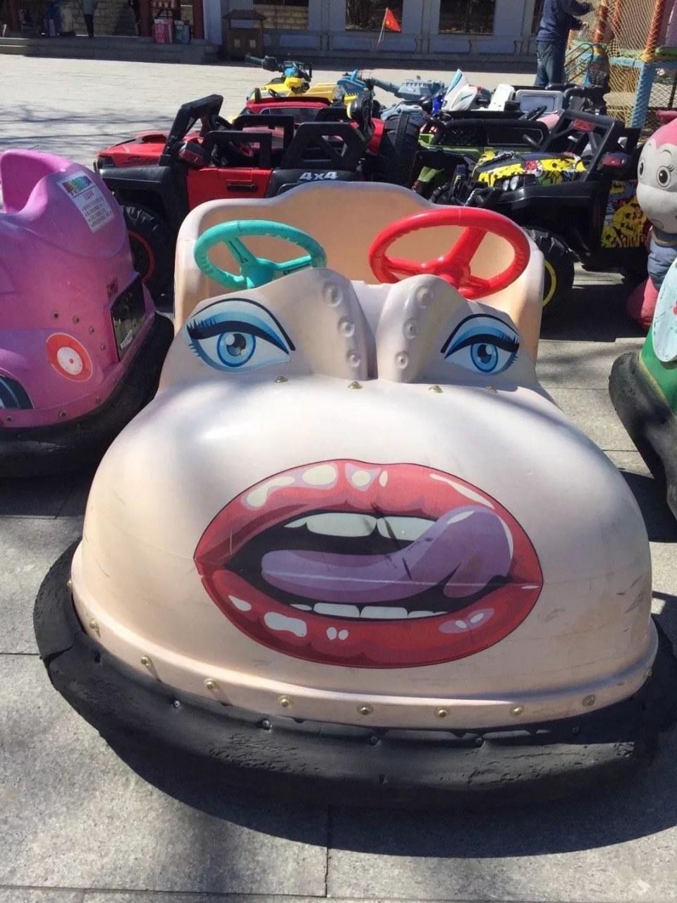 这么骚，吓到孩子怎么办器物gif搞笑图片