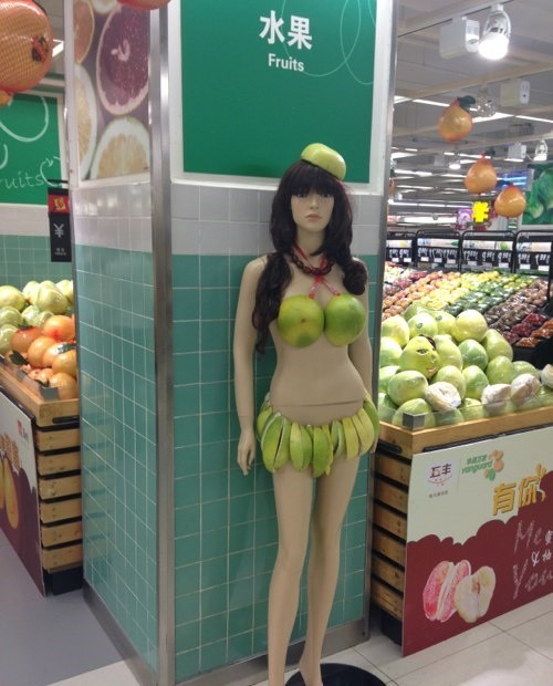 超市大妈又要亮瞎人眼球了器物gif搞笑图片