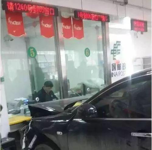 这柜台肯定不是豆腐渣工程器物gif搞笑图片