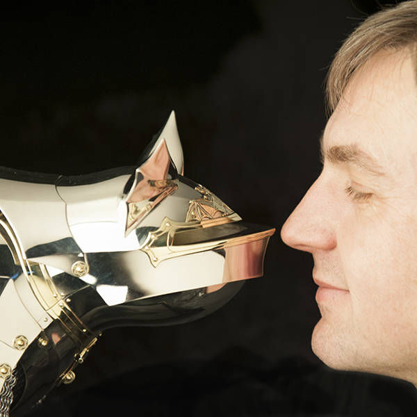 如果使用这个金属铠甲，猫和鼠之间的战斗会更激烈器物gif搞笑图片