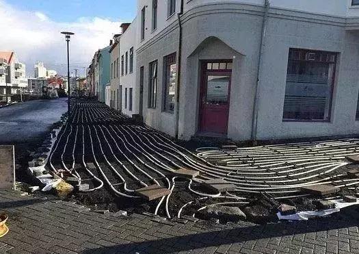 大家一起来感受一下冰岛国家的地暖，别看人家姓冰，但是人家很暖啊~器物gif搞笑图片