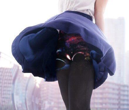 “星空打底裤”，从此不再担心走光，风一吹过，就是星辰大海器物gif搞笑图片