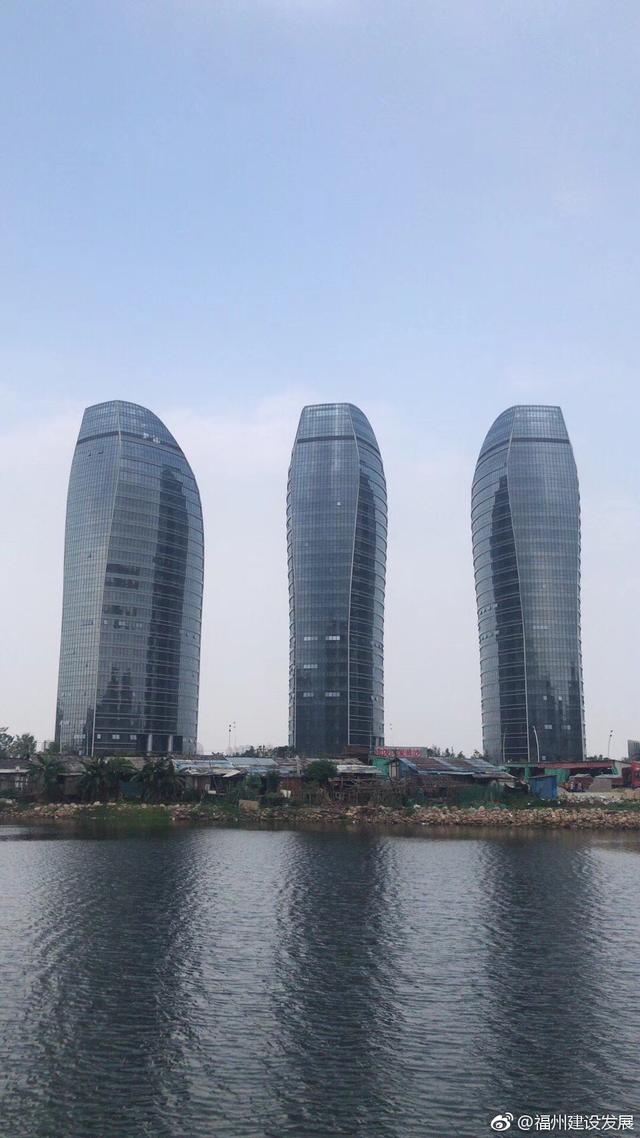 福州高新区地标，我们叫它_______ @某网友：洗发水、沐浴露、护发素器物gif搞笑图片