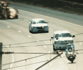 24K纯金跑车，交警绝不敢拦器物gif搞笑图片