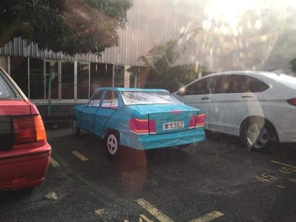 不小心从下面开上来了器物gif搞笑图片