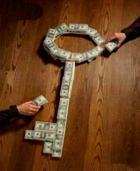 有这玩意是大哥，这才是社会的万能钥匙器物gif搞笑图片