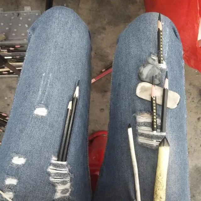 你们美术生破洞裤都是这么用的？器物gif搞笑图片