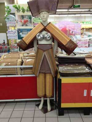 超市里的奇葩模特器物gif搞笑图片