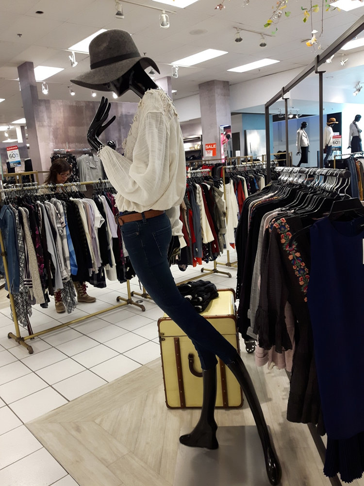 好苗条的模特，呃！器物gif搞笑图片