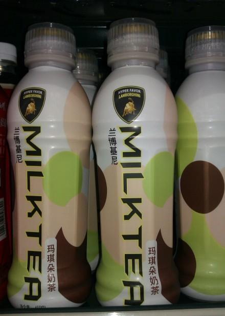 超市惊现兰博基尼奶茶，是汽油味的吗？器物gif搞笑图片