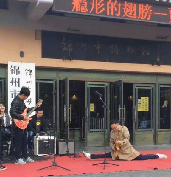 瘾形的翅膀器物gif搞笑图片