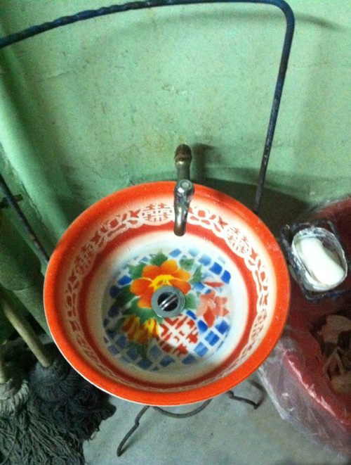 新时代洗脸盆，改装过的就是好用器物gif搞笑图片