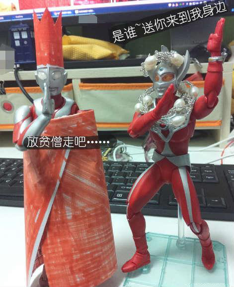 打跑了小怪兽，凹凸曼开始以卖萌为生器物gif搞笑图片