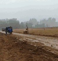 几万块的三轮硬是开出几百万的效果器物gif搞笑图片