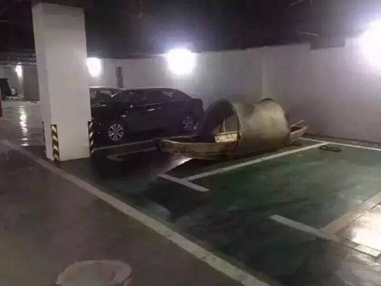 老司机的车位真是无奇不有器物gif搞笑图片