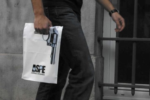 时尚的手枪手提袋器物gif搞笑图片