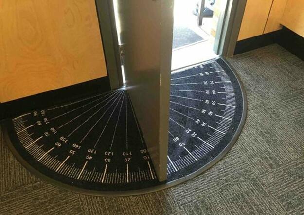 帮我把门开到75度谢谢器物gif搞笑图片