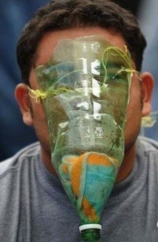 屌丝的自制防毒面具器物gif搞笑图片