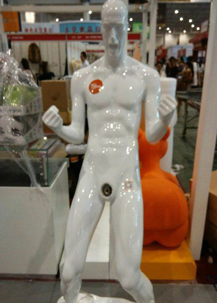 力气过猛，东西都丢了器物gif搞笑图片