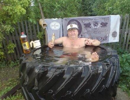 新买了个浴缸！总觉得有什么地方不大对器物gif搞笑图片