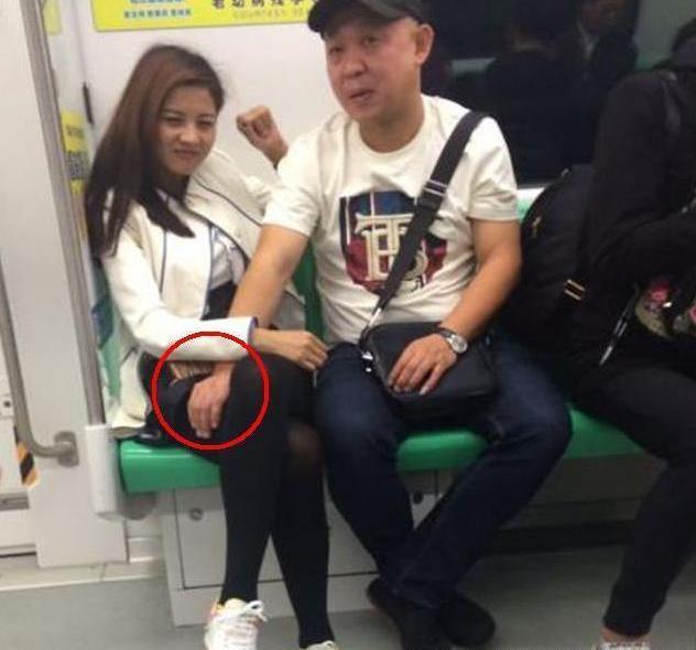 我开始照相了啊人物gif搞笑图片