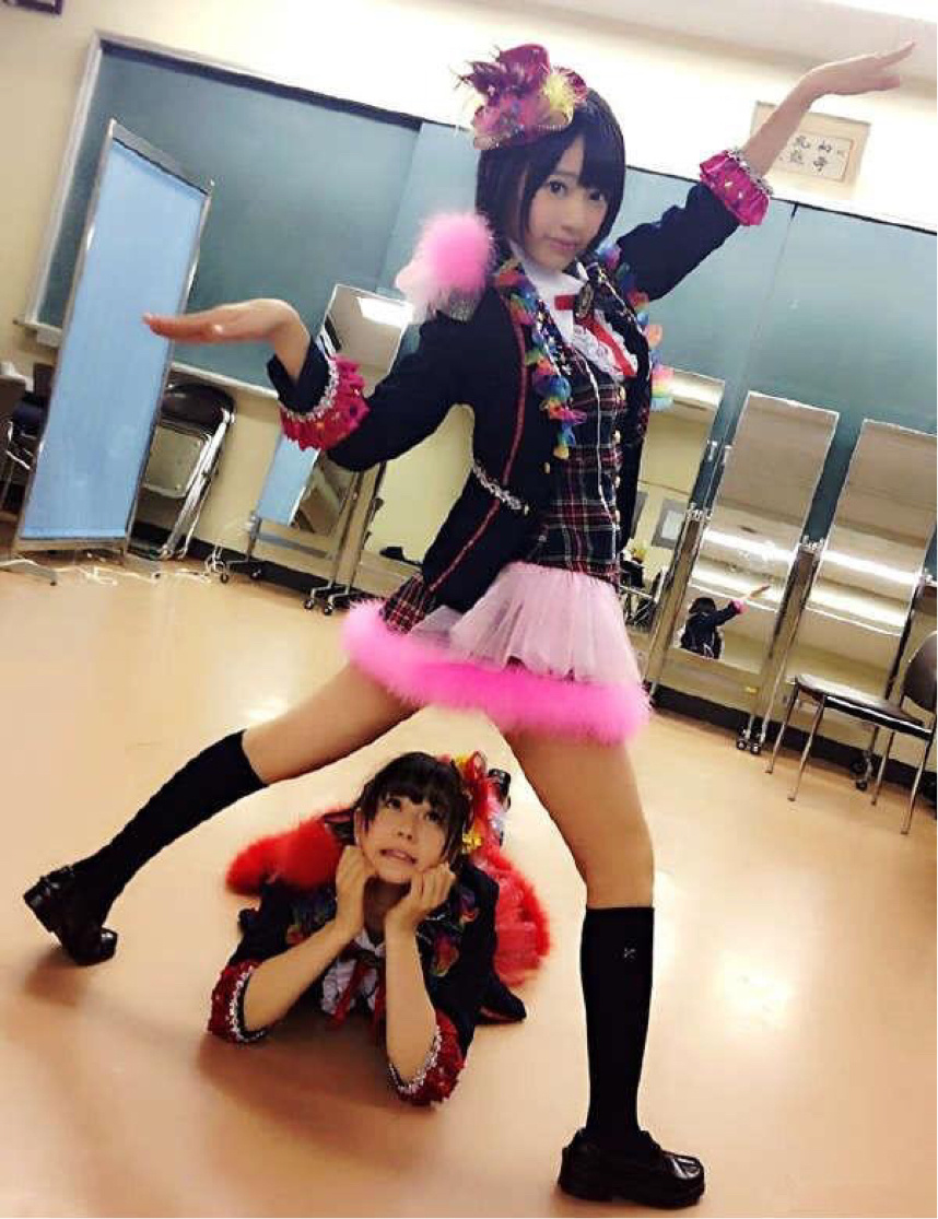 你看见什么了？说出来看看人物gif搞笑图片