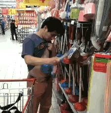 像这样绝对能买到合适的马桶抽子，get起来人物gif搞笑图片