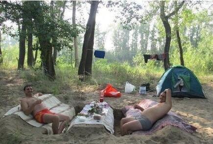 只要有心，哪里都是沙滩人物gif搞笑图片