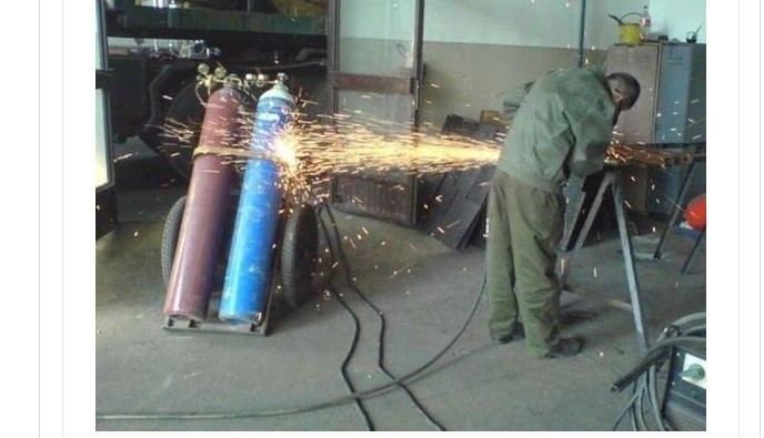 大哥，你这是要做哪样啊？人物gif搞笑图片