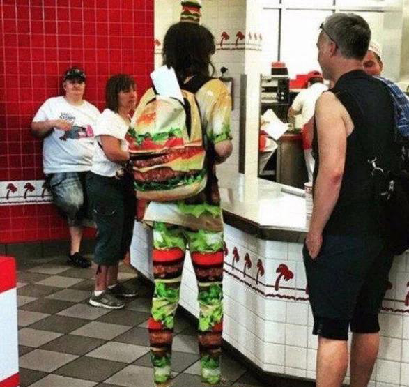 是不是专业的资深吃货，从着装就能看出来人物gif搞笑图片