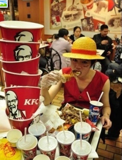 吃货的人生像一列火车人物gif搞笑图片