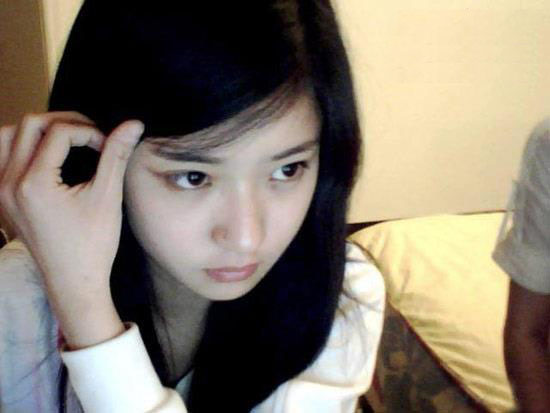 我女朋友说她一个人在家挺寂寞的，想我了！人物gif搞笑图片