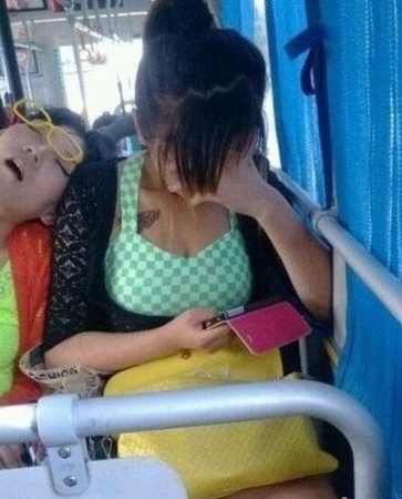 这睡相一绝呀人物gif搞笑图片